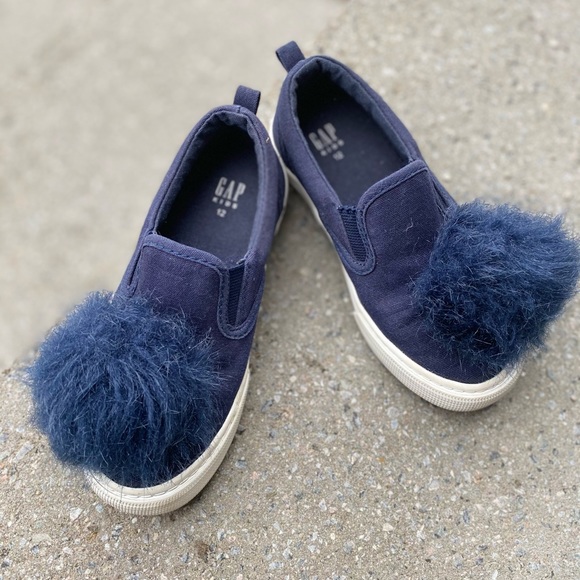 Gap kids shoes size 12 - Picture 2 of 5